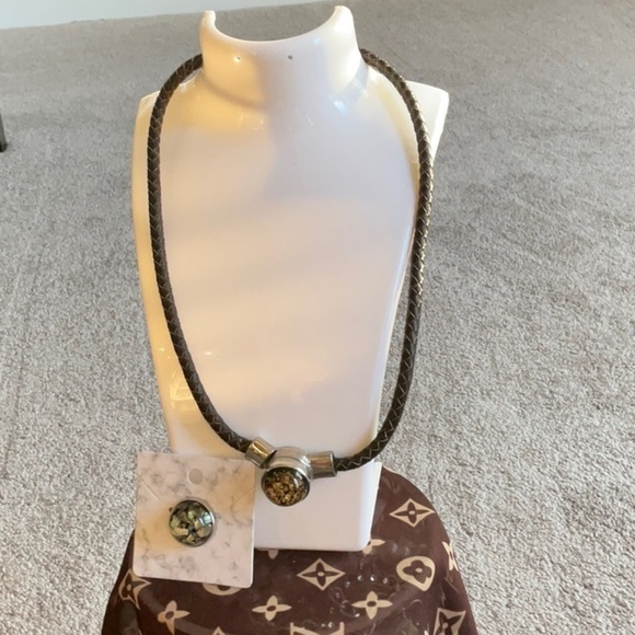 BROWN LEATHER NECKLACE WITH TWO DIFFERENT CHARMS - Picture 1 of 3